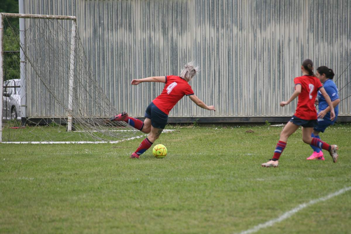 Album Demi final JP Simier Séniors F Ent club Football