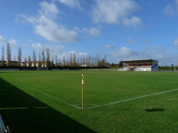 Terrain LOUIS DESCHIENS Club Football ENTENTE BOISCHAUT SUD Footeo