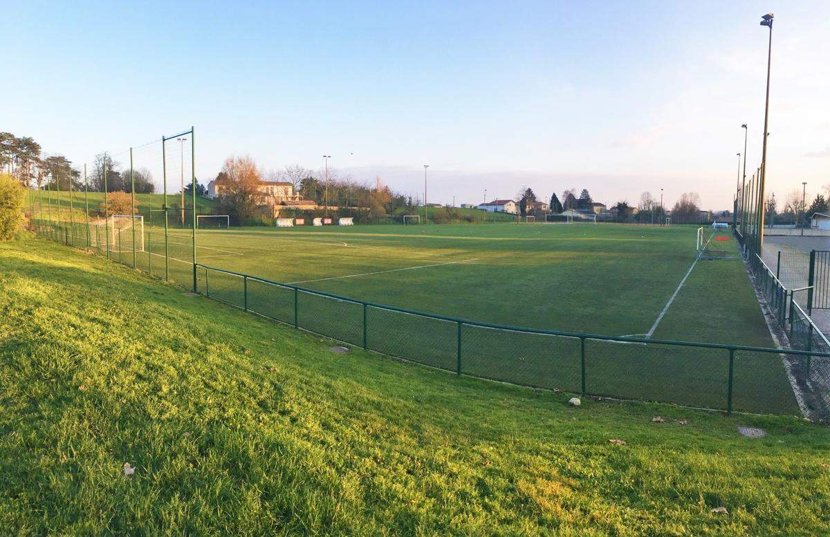 Terrain STADE DES COMBES - Club Football F.C. ST CYR COLLONGES AU MONT ...