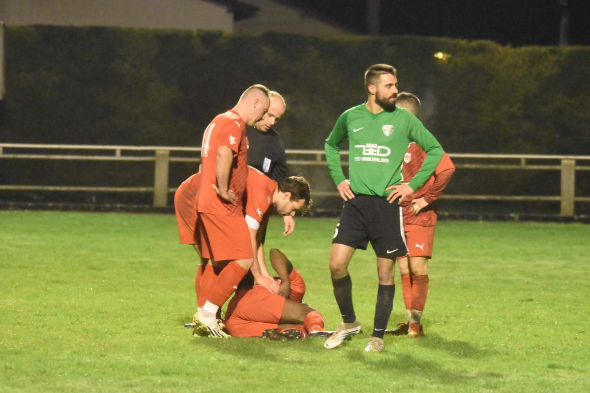 Album - RUFFEC - CONFOLENS. - Photo N°148 - club Football STADE ...