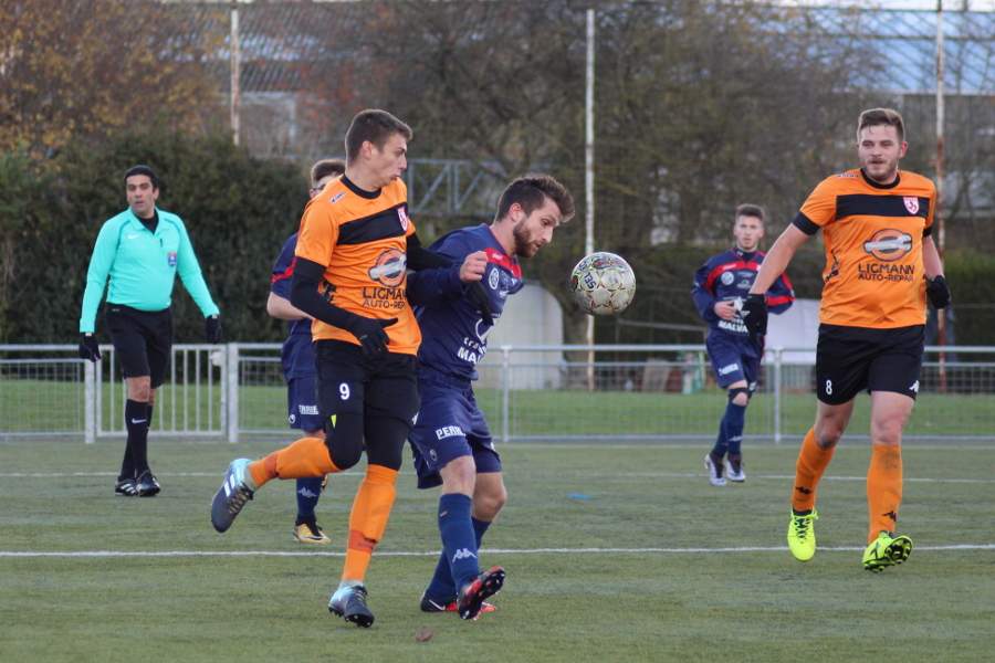 Album - 26/11/2017 : Seniors B Contre Douzy - Photo N°5 - Club Football ...